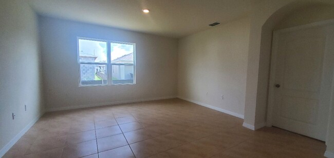 Building Photo - LIKE NEW/1-YEAR OLD!!! 4-Bedroom, 2-Bathro...