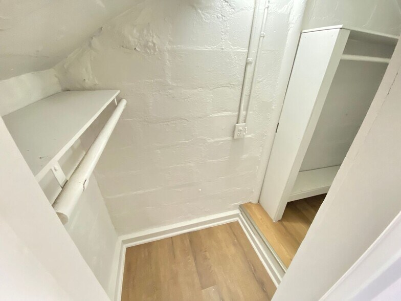 Building Photo - 812 W Livingston St