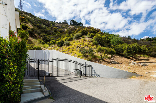Building Photo - 2063 Wattles Dr