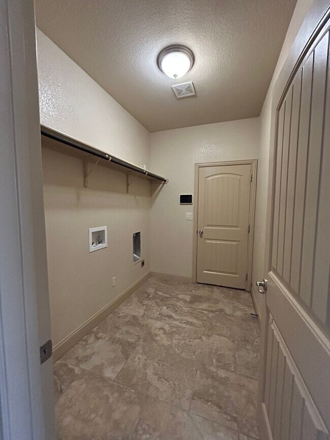 Building Photo - LOCATION, LOCATION, LOCATION-4 bedroom in Legado Estates