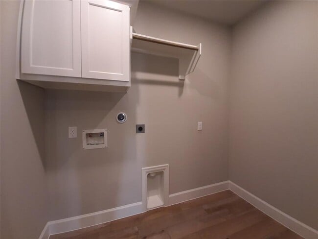 Building Photo - 7575 Pemberley Ct