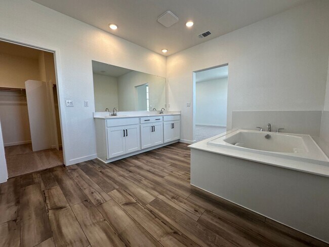 Building Photo - Stunning, Sun-Drenched 4BR + Loft Home in Lakeview – Loaded with Premium Upgrades!