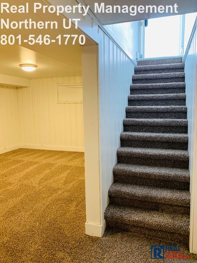 Building Photo - 4 Bedroom 2 Bath Ogden Home Available Now!