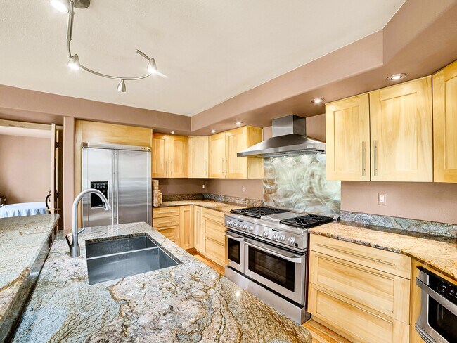 Building Photo - 2215 Island Point