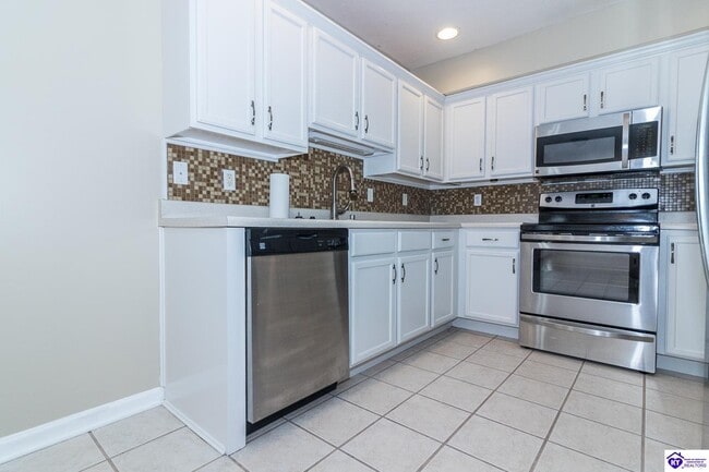 Building Photo - 212 Applewood Ln