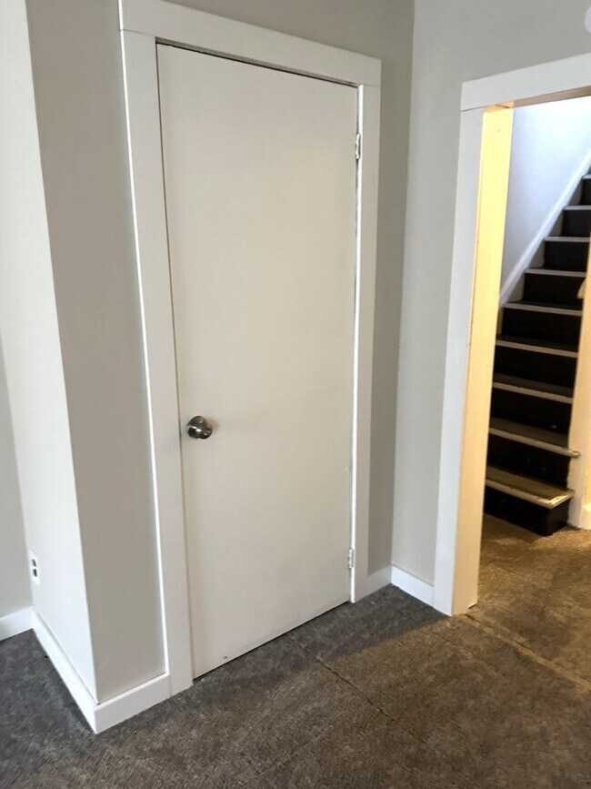 Building Photo - 425 Highland Ave