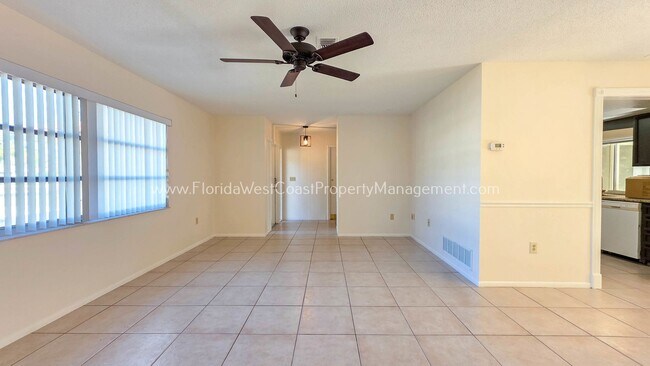 Building Photo - GULF GATE SARASOTA! OUTSTANDING 3 BEDROOM/2 BATH HOME WITH EXTRA LARGE YARD!