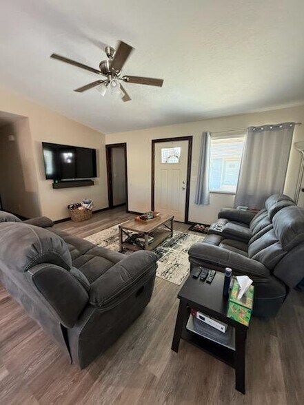 Building Photo - 602 W Front St