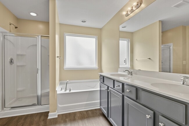 Building Photo - 363 Sanctuary Park Dr