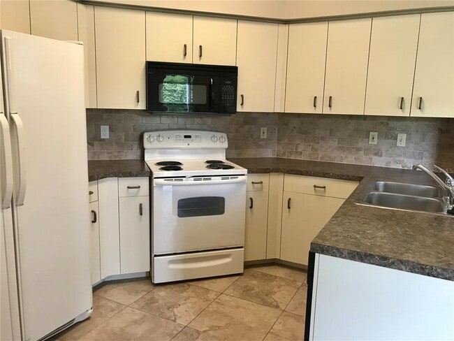 Building Photo - 5131 Sterling Manor Dr