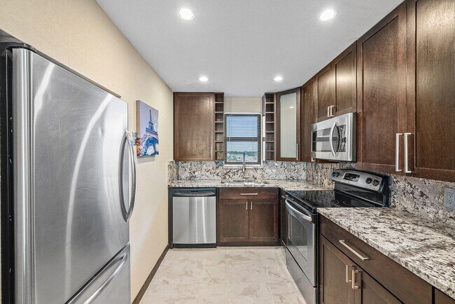 Building Photo - 2400 Deer Creek Country Club Blvd