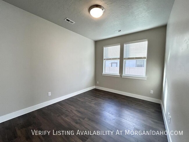 Building Photo - *** $500 Off first months rent! Never live...