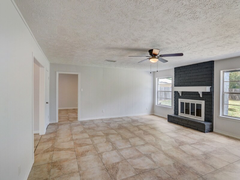 Building Photo - 1951 Round Spring Dr