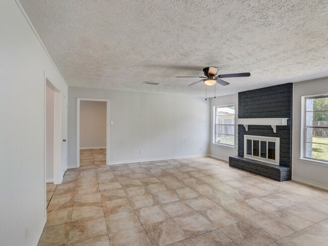 Building Photo - 1951 Round Spring Dr