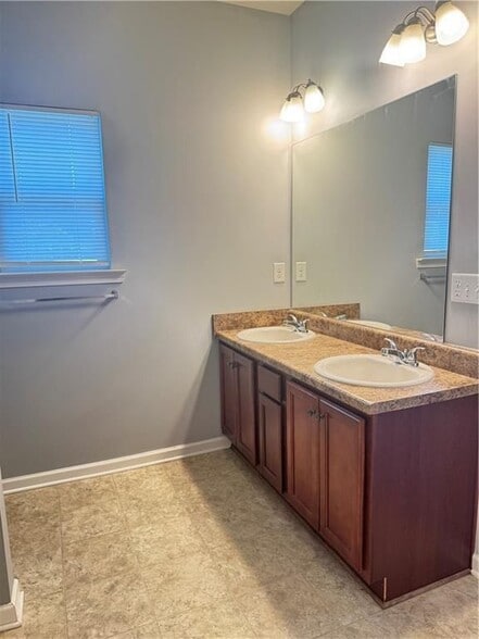 Building Photo - 183 Spring Way Square