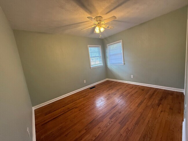 Building Photo - Freshly Updated 3 Bedroom 1 Bathroom Home in Decatur!