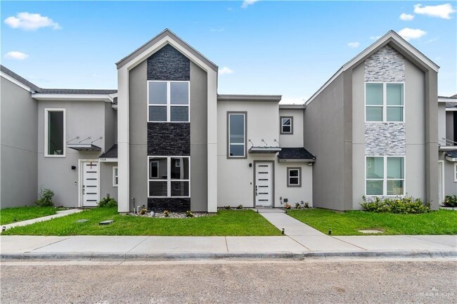 Building Photo - 5516 N Crown Pt