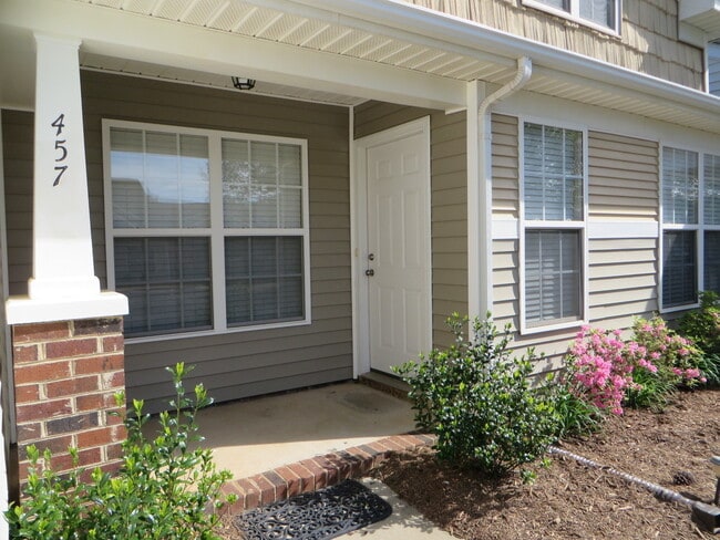 Building Photo - Super Cute 2 bedroom 2 bath townhome In Ro...