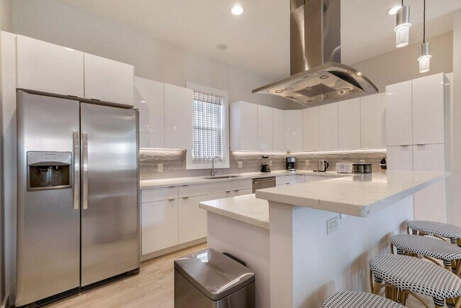 Building Photo - 3737 Bienville Ave