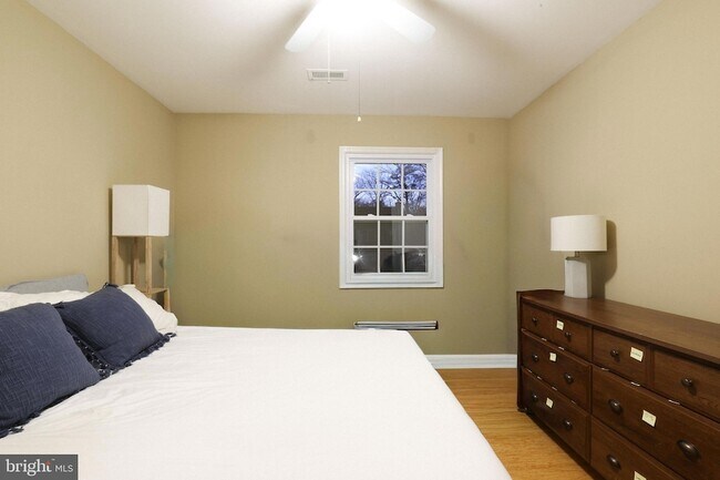 Building Photo - 7966 Hidden Bridge Dr