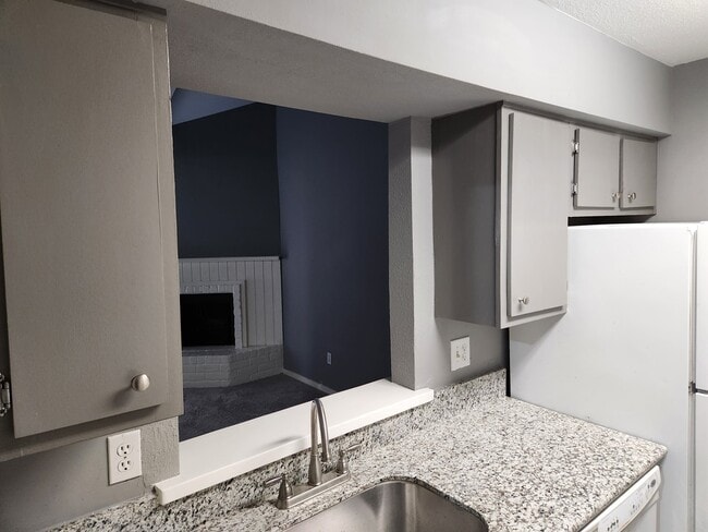 Building Photo - 1100 Augusta Dr