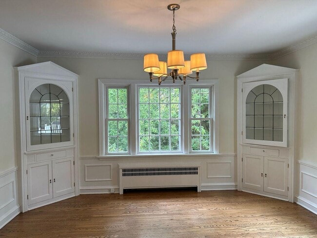 Building Photo - 2227 E Woodstock Pl