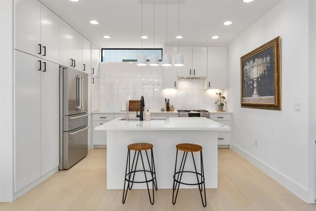 Building Photo - 3406 E 17th St