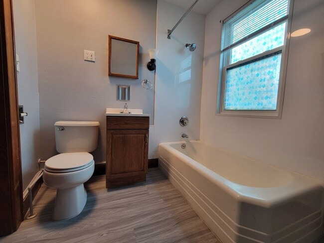 Building Photo - 402 Hevey St