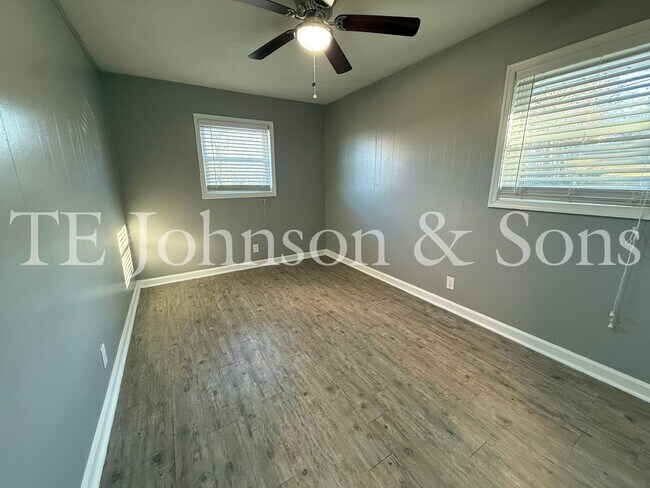 Building Photo - Sterling Pointe Apartments – Updated 2 Bedroom Living in West End Winston-Salem