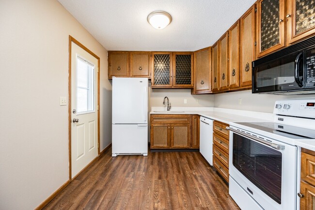 Building Photo - 6507 Laurel Ln NE