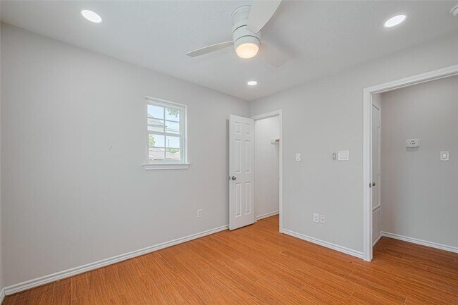 Building Photo - 1105 Panama St