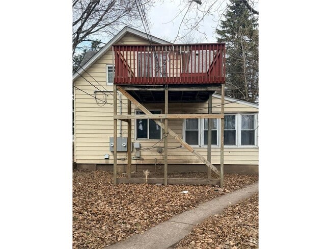 Building Photo - 1030 Reaney Ave E