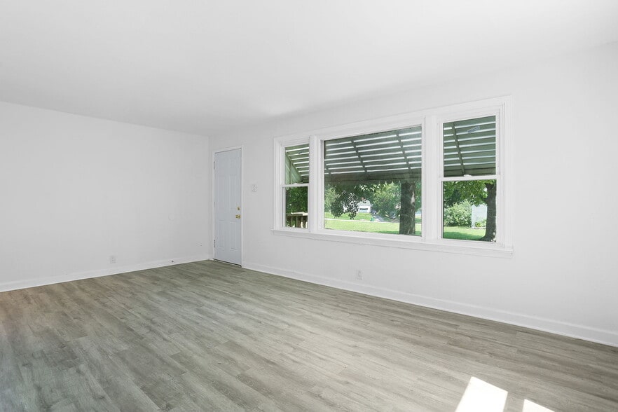 Building Photo - 7552 Mallard Dr