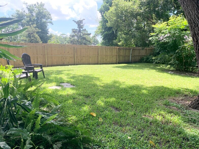 Building Photo - 2320 Vista Ave