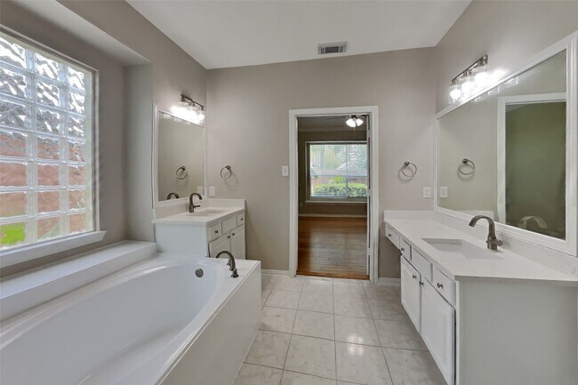 Building Photo - 20610 Emerald Spruce Ct