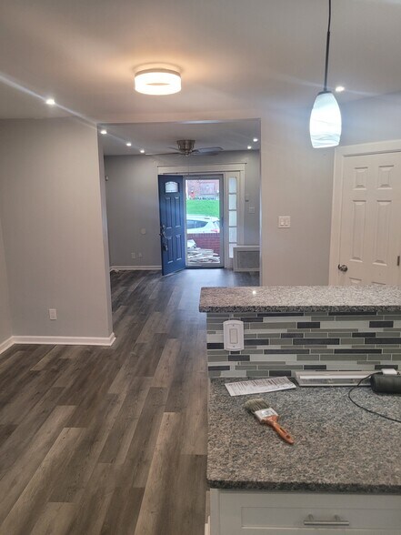 Building Photo - 305 Greenway Ave