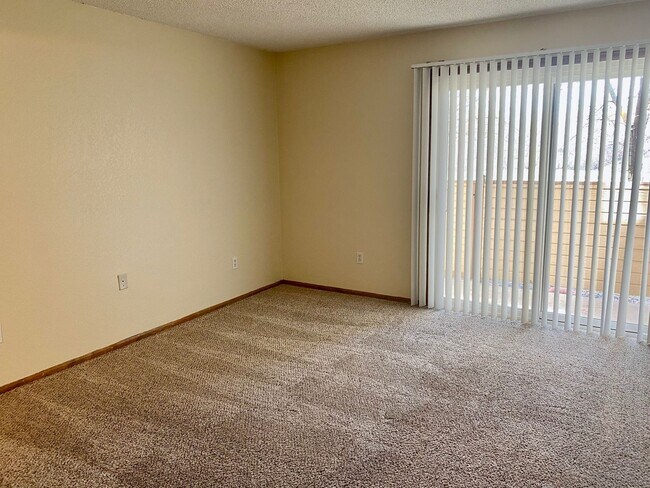 Building Photo - Evolve Real Estate: Beautiful Condo in Garrison Square Available June 3rd!