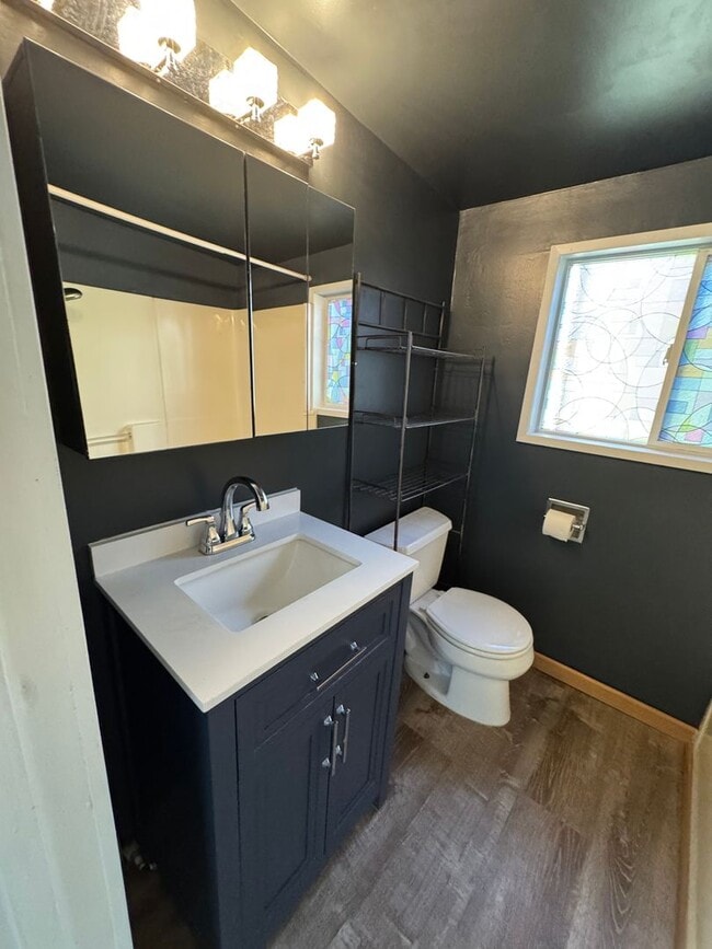 Building Photo - West Roseburg 2 Bedroom home with fenced yard