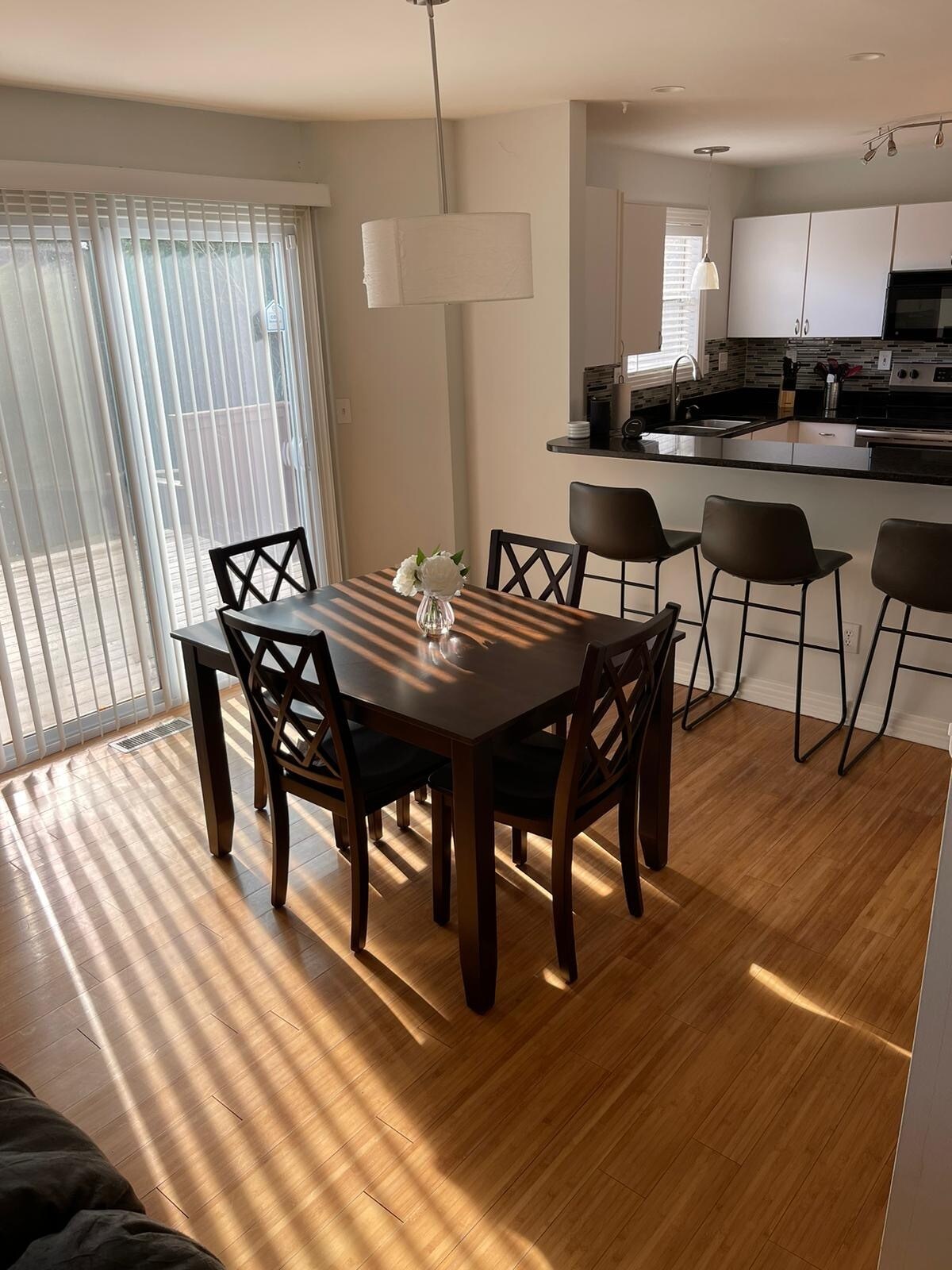 Building Photo - 404 Grace Ave