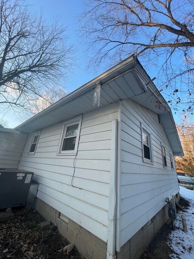 Building Photo - 3 Bedroom House Murray City Limits