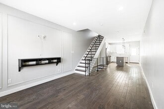 Building Photo - 2122 Sears St