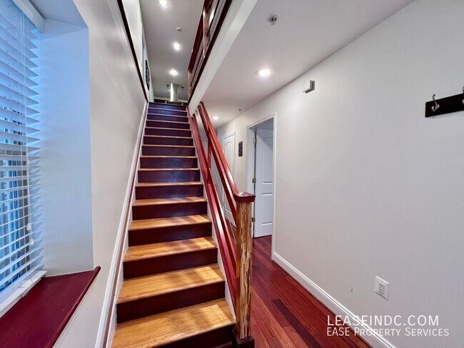 Building Photo - 3573 Warder St NW