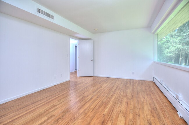 Building Photo - 208 Bayberry Ln