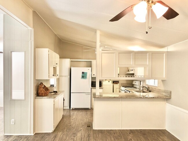 Building Photo - Awesome Updated Single Story in The Darling "Farm" Community of Wildomar, Close to Everything, bu...