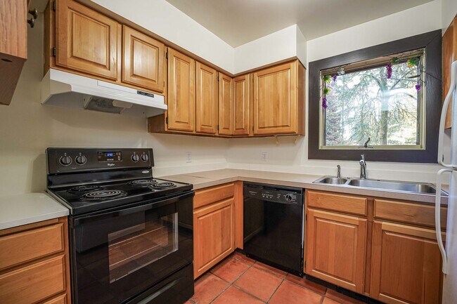 Building Photo - 2 Bedroom 1.5 Bath Farm House