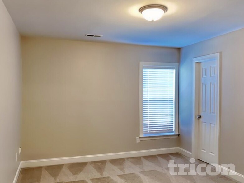 Building Photo - 1100 Bungalow Dr