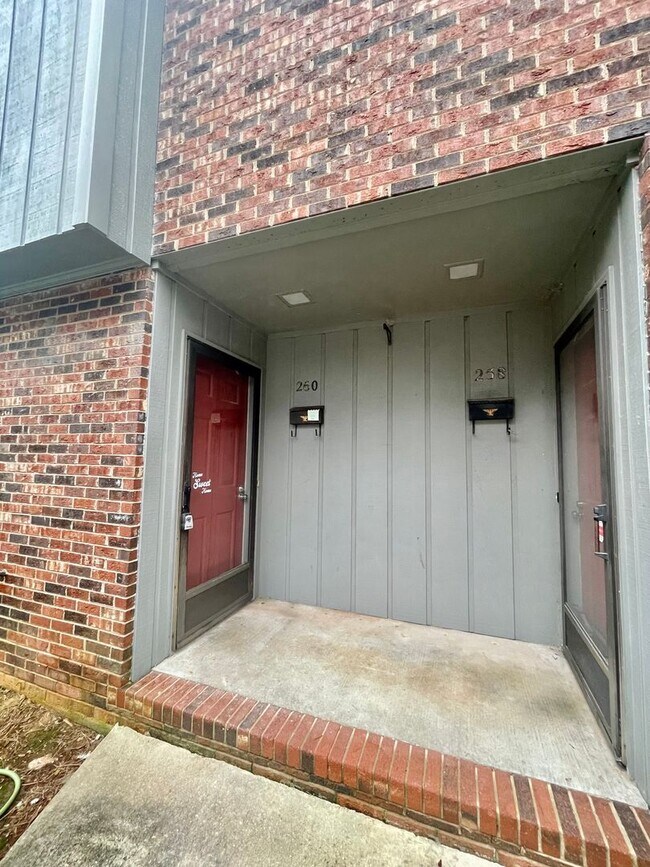 Building Photo - 260 Kelly St