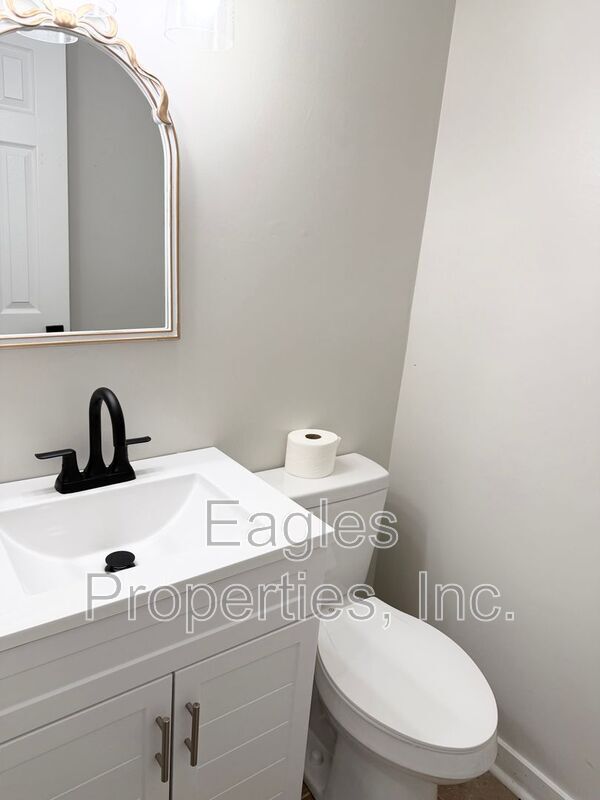 Building Photo - 1205 Simpson St