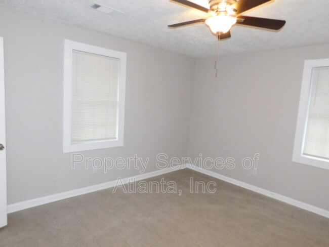 Building Photo - 10137 Waterford Rd NE