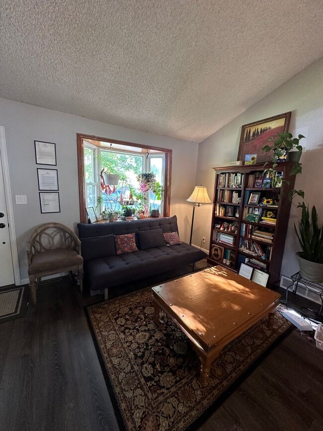 Building Photo - 906 Woodbine Dr